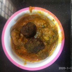 A picture of Palak kofta curry.
