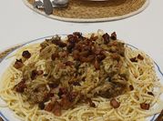 Una foto de espaguetis con guanciale