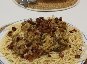 Una foto de Spaghetti con Berenjena asada, Guanciale Tostato y sus jugos