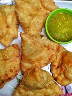 A picture of Samosas.