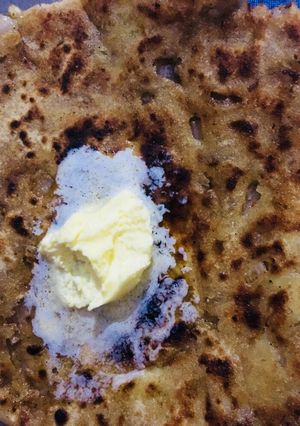 A picture of Potato or onion paratha.