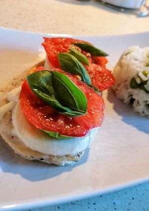 Roston sült bazsalikomos mozzarellás csirkemell recept fotója
