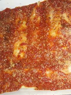 Una foto de Canelones de Espinaca con Salsa Roja