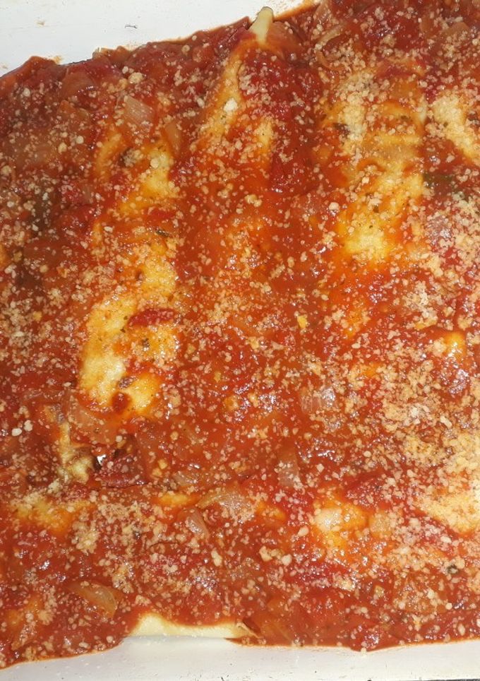 Una foto de Canelones de Espinaca con Salsa Roja