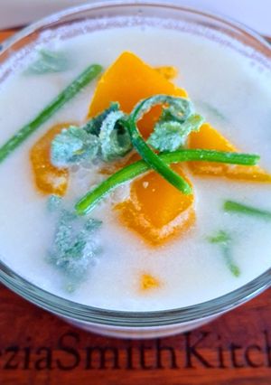 A picture of Sayur Bobor (Vegetables in Coconut Milk).