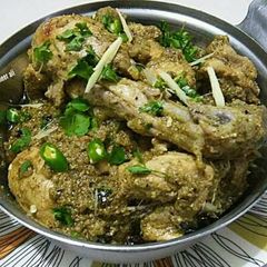 A picture of Chicken hara masala karahi.