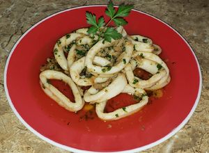 Una foto de Calamares al ajillo