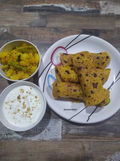 દૂધી નાં થેપલા (Dudhi Thepla Recipe In Gujarati) રેસીપી મુખ્ય ફોટો