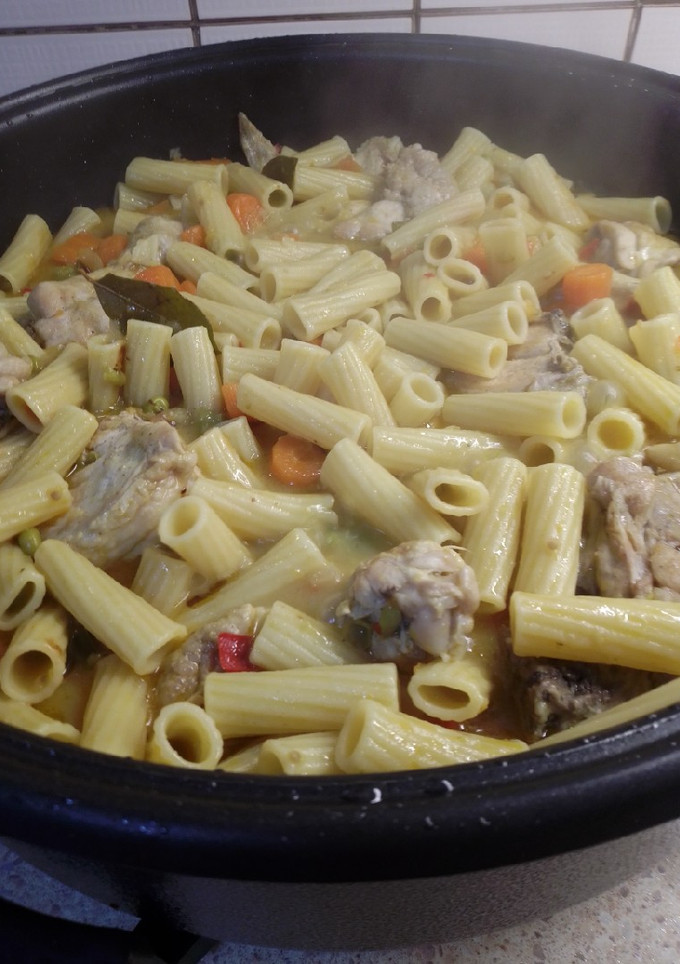 Una foto de Pasta con pollo