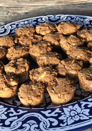 Una foto de Mini Muffins saludables de manzana y nuez 🥰