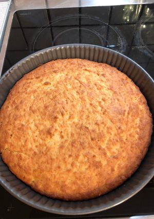 A picture of Crustless Cheese Pie with Yogurt.