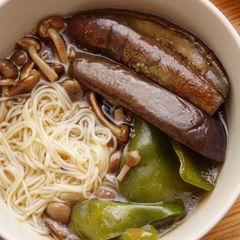 A picture of Quick & easy hot somen noodle with summer veggies 🍳🍆.