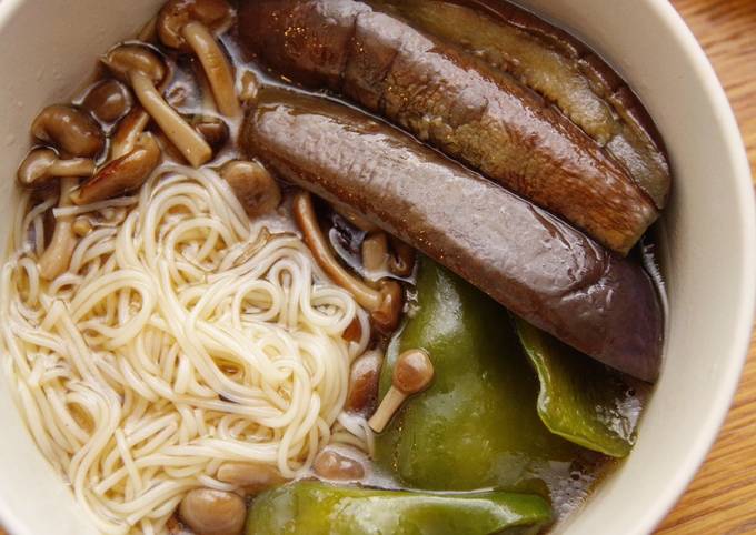 Quick & easy hot somen noodle with summer veggies 🍳🍆 Recipe