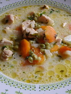 Zöldfűszeres -tejszínes csirkeleves recept fotója