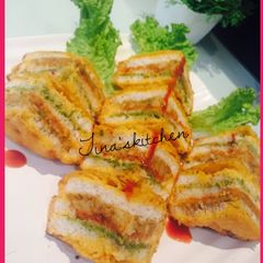 A picture of Layered Bread pakora.