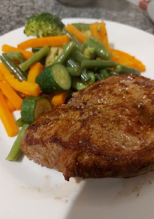 A picture of Sirloin Steak, Mushroom Sauce & Steamed Mix Veggies!.