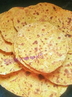 ऑइल फ्री चटपटीत मेथी खाकरा(Methi Khakhra recipe in marathi) रेसिपी चे मुख्य फोटो 