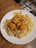 Lachs in Weißwein-Sahne-Sauce