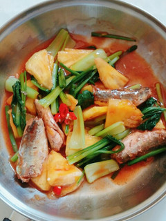 Hình của món Cá hộp kho khóm.