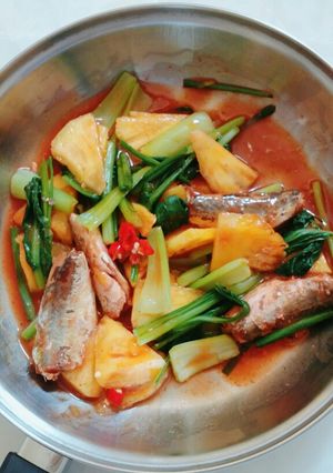 Hình của món Cá hộp kho khóm.
