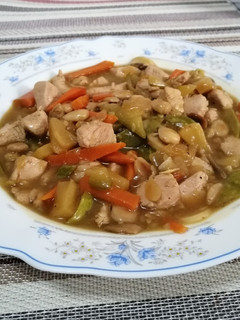 Una foto de Solomillo de pavo con almendras, estilo chino
