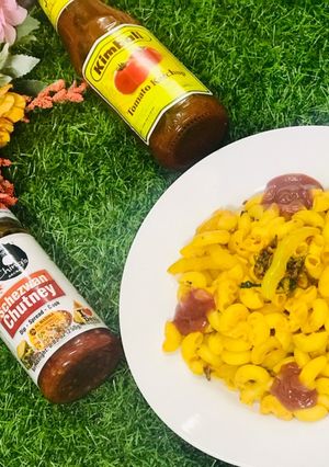 A picture of Schezwan macaroni with capsicum.