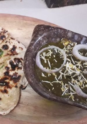 A picture of Palak paneer.