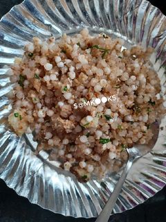 साबूदाणा खिचडी (Sabudana Khichdi Recipe In Marathi) रेसिपी चे मुख्य फोटो