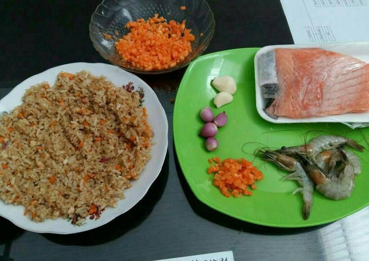 Bagaimana Membuat Nasi Goreng Salmon Udang (mpasi 20 bulan) yang Bikin Ngiler