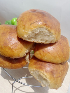 A picture of Bread Dinner rolls.