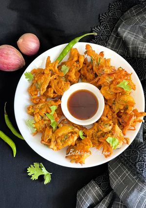 A picture of Onion Pakora / Fritters.