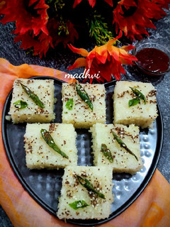 इंस्टेंट रवा ढोकला (instant rava dhokla recipe in Hindi) रेसिपी मुख्य फोटो