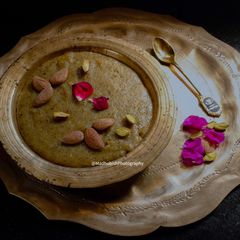 A picture of Hara Moong Halwa.