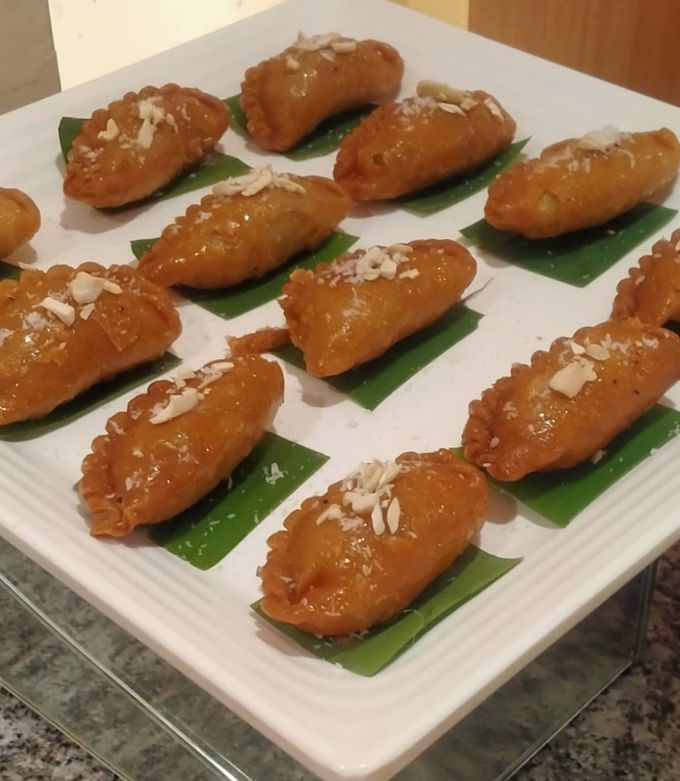 A picture of Titel sweet gujiya.