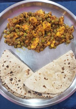 मटर पनीर (matar paneer recipe in Hindi) रेसिपी मुख्य फोटो