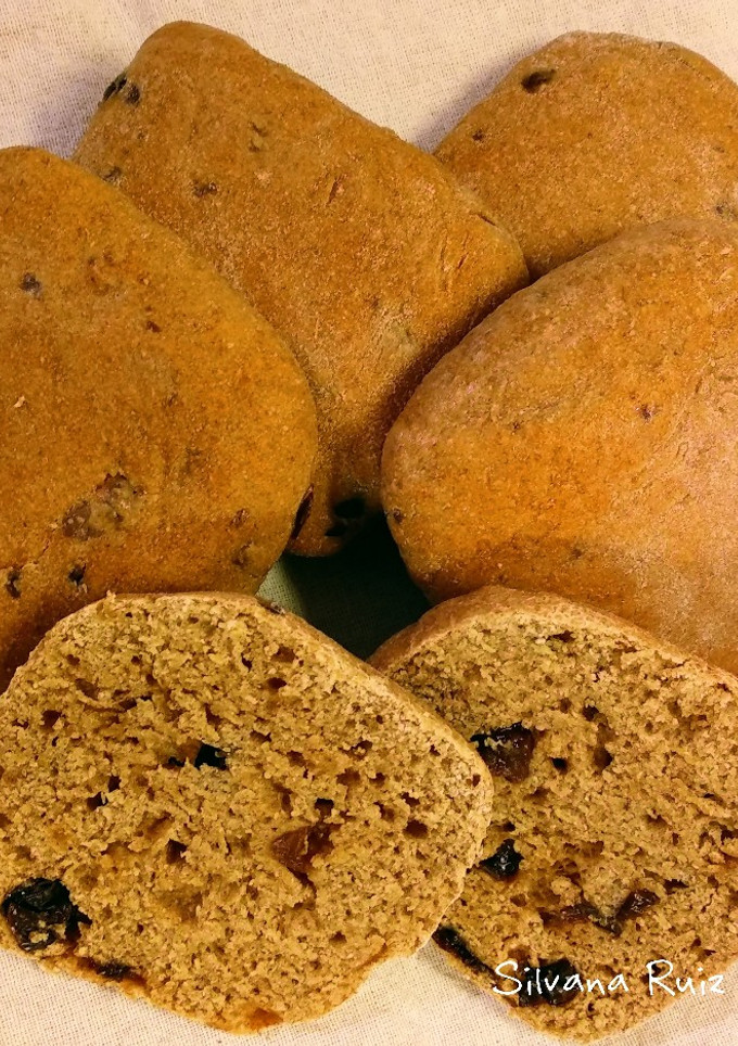 Una foto de 85. 🍞 Panecillos de Jerez dulce y uvas pasas en panificadora 🍇
