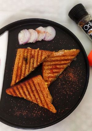 A picture of Potato Cheese grilled Sandwich.