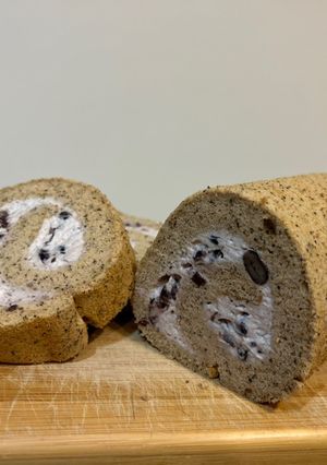 A picture of Earl Grey Milk Tea Roll Cake With Adzuki Bean Cream.
