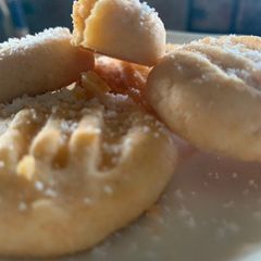 Melt in mouth cookies A picture of Melt in mouth cookies.