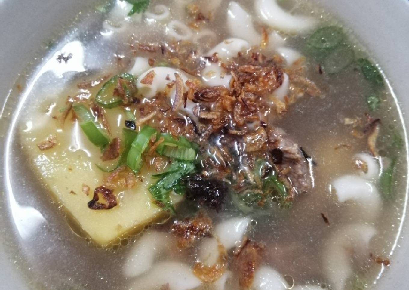 Sup daging dengan pasta