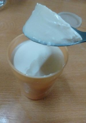 Una foto de Yogur casero con leche en polvo Con o sin yogurtera