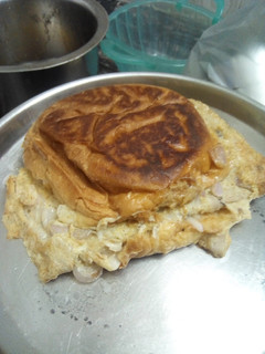 பன் ஆம்லெட்(Bun Omlette recipe in tamil) செய்முறை முக்கிய புகைப்படம்