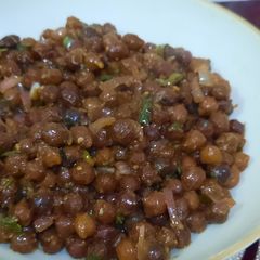 A picture of Black chana chat.