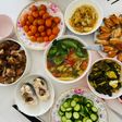 Cơm nhà: sườn non nướng, canh chua cá, sứa trộn, và cánh gà chiên nước mắm trong 60 phút