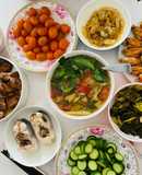 Cơm nhà: sườn non nướng, canh chua cá, sứa trộn, và cánh gà chiên nước mắm trong 60 phút