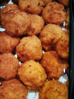 A picture of Fried Macaroni and cheese balls.