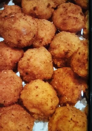 A picture of Fried Macaroni and cheese balls.
