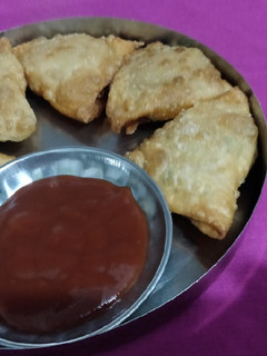 સમોસા (Samosa Recipe In Gujarati) રેસીપી મુખ્ય ફોટો