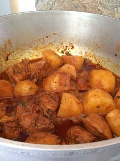 Una foto de Fricase de pollo con papas