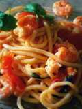 Sciaratelli freschi con gamberi e pomodorini